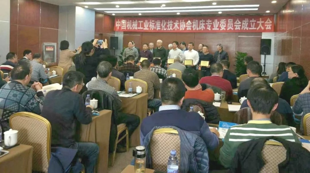 高端拉床,專用機(jī)床,內(nèi)拉床,外拉床,數(shù)控機(jī)床,自動化生產(chǎn)線,工業(yè)機(jī)器人,拉床,拉刀,自動化