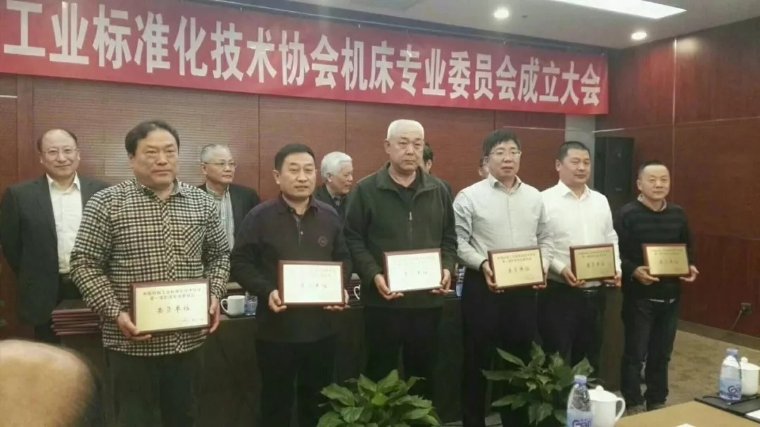 高端拉床,專用機(jī)床,內(nèi)拉床,外拉床,數(shù)控機(jī)床,自動化生產(chǎn)線,工業(yè)機(jī)器人,拉床,拉刀,自動化